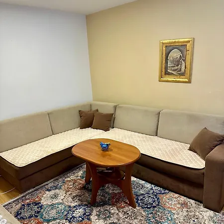 Apartment Golden Lily